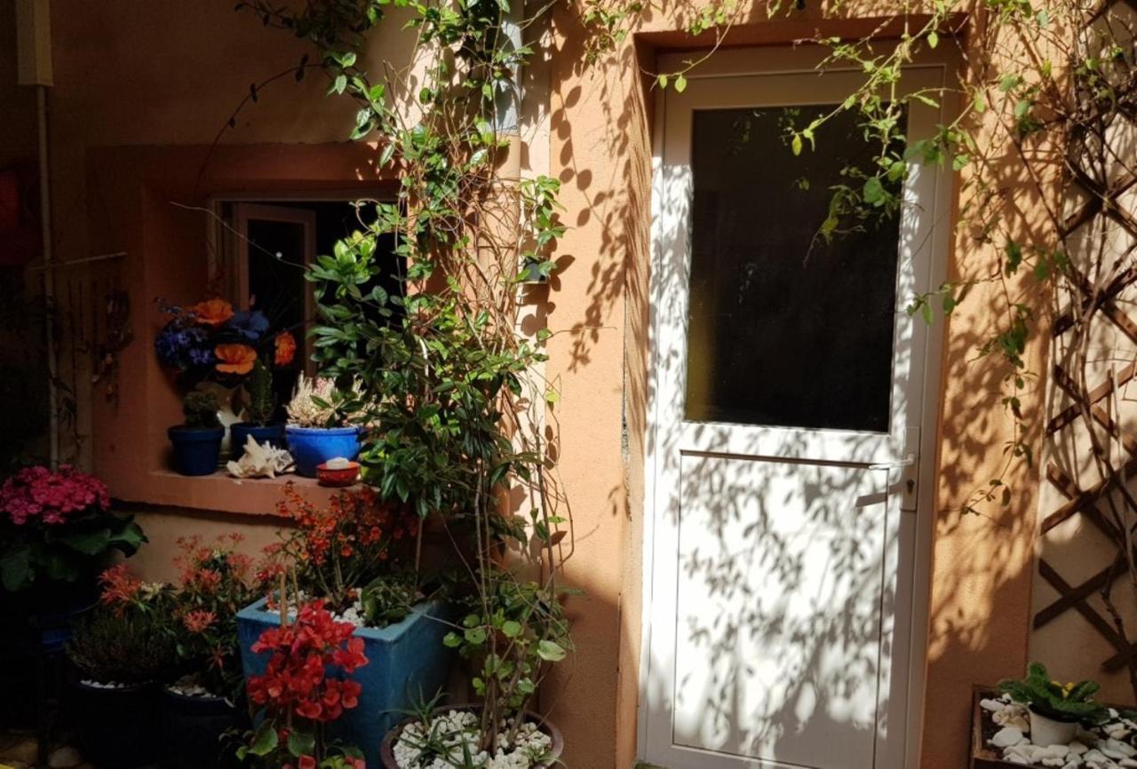 Petit Patio En Centre Ville Nimes Ngoại thất bức ảnh