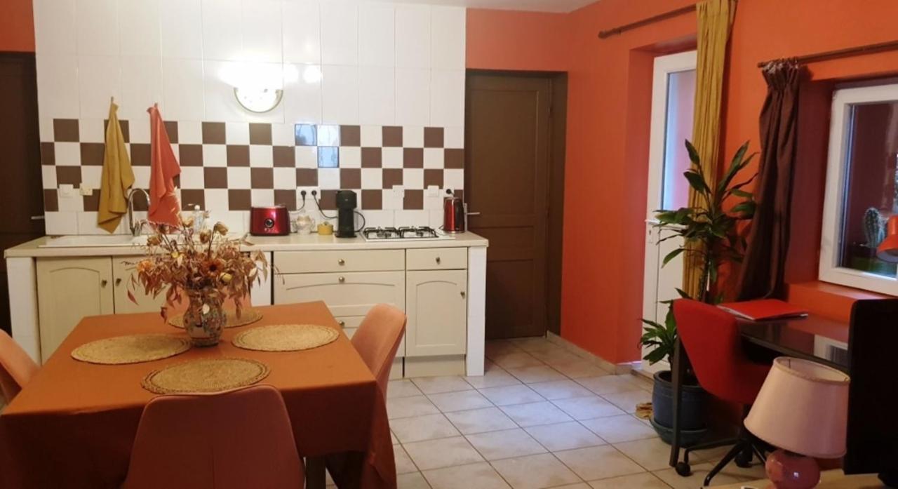 Petit Patio En Centre Ville Nimes Ngoại thất bức ảnh